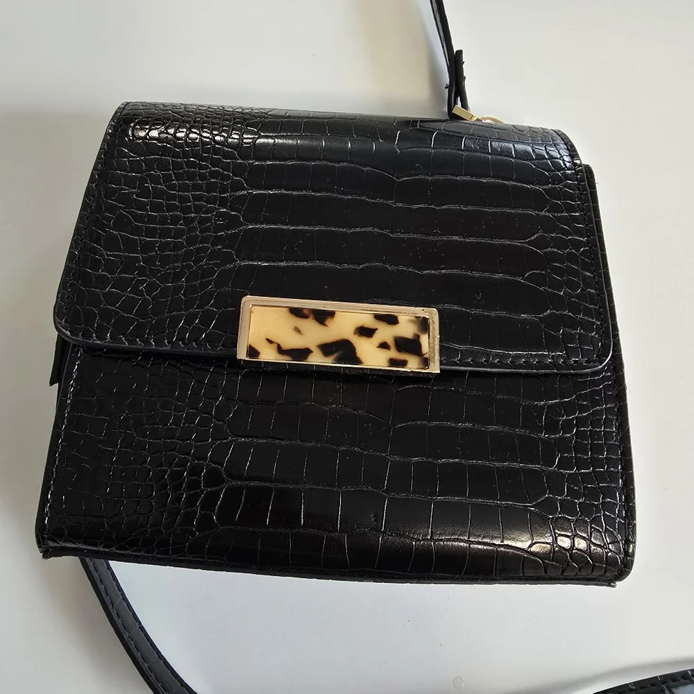 TOPSHOP Black Croc-Embossed Crossbody Bag - Picture 2 of 7
